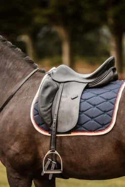 bvertigo Tapis De Selle De Dressage B Vertigo Amory Avec Monogramme Brode Dark Navy Outlet